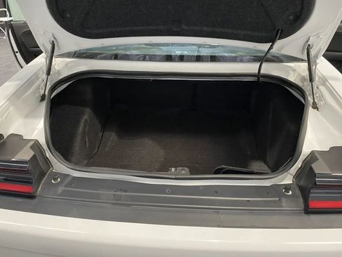 Used 2019 Dodge Challenger R/T w/ Driver Convenience Group image 8