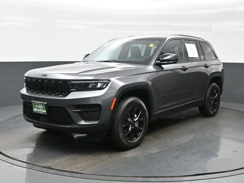 Used 2024 Jeep Grand Cherokee Altitude AWD/4WD image 2
