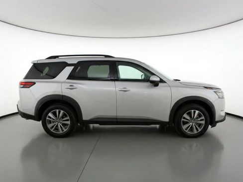 Used 2025 Nissan Pathfinder SV FWD image 8