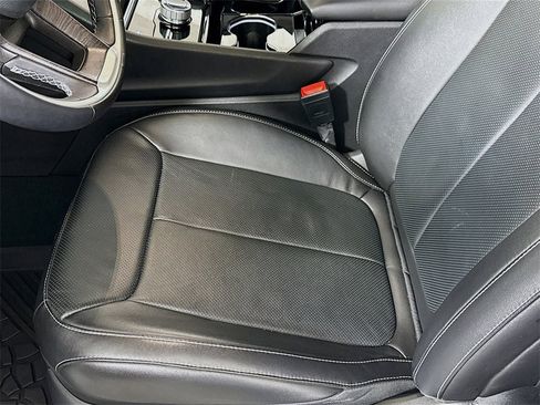 Used 2022 Jeep Grand Cherokee Limited w/ Luxury Tech Group II image 14