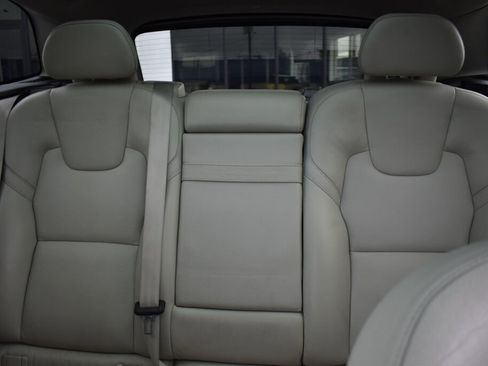Used 2018 Volvo XC60 T8 Inscription w/ Vision Package image 30
