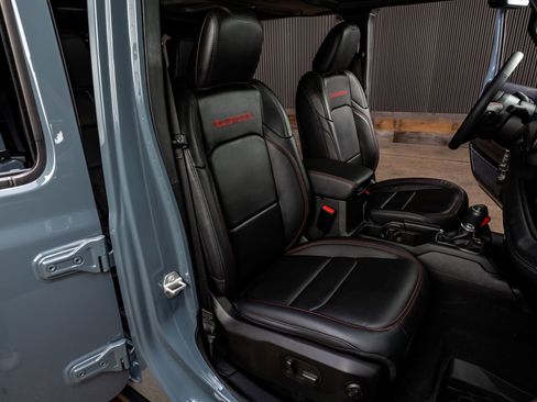 Used 2024 Jeep Wrangler Unlimited Rubicon image 32