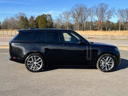 Used 2025 Land Rover Range Rover SE image 7