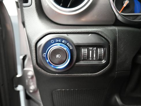 Used 2020 Jeep Wrangler Unlimited Sahara AWD/4WD image 17