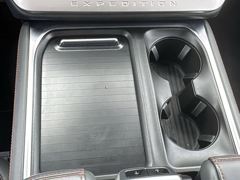 Used 2025 Ford Expedition Active image 19