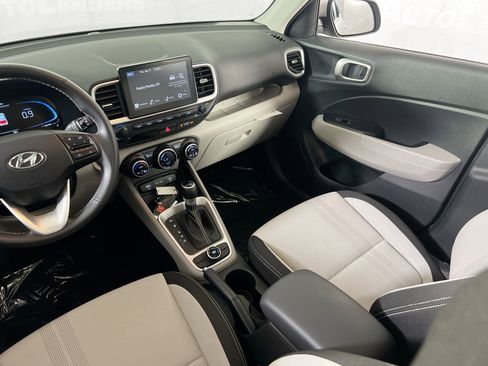 Used 2024 Hyundai Venue SEL FWD image 21