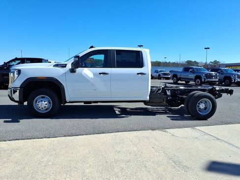New 2026 GMC Sierra 3500 Pro w/ Convenience Package image 4