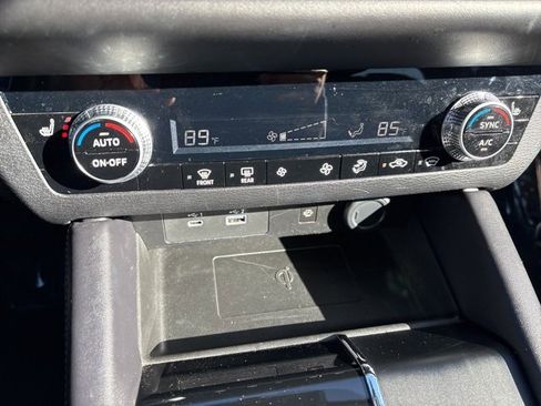 Used 2024 Mitsubishi Outlander SE Black Edition image 34