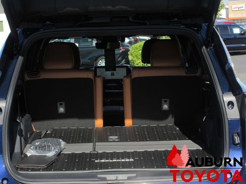 New 2026 Toyota Highlander Platinum image 4