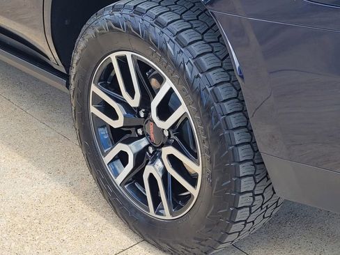 Used 2023 GMC Yukon AT4 w/ AT4 Premium Plus Package image 7