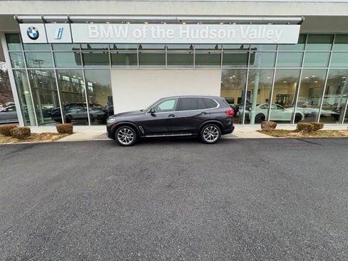 Used 2021 BMW X5 xDrive40i w/ Premium Package image 1