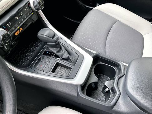 Used 2019 Toyota RAV4 XLE image 17