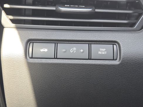 Used 2024 Nissan Altima 2.5 SV image 25