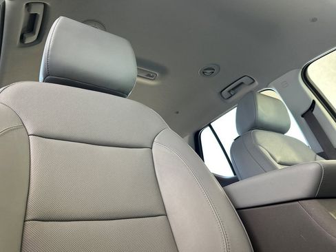 Used 2021 Chevrolet Traverse Premier FWD image 18