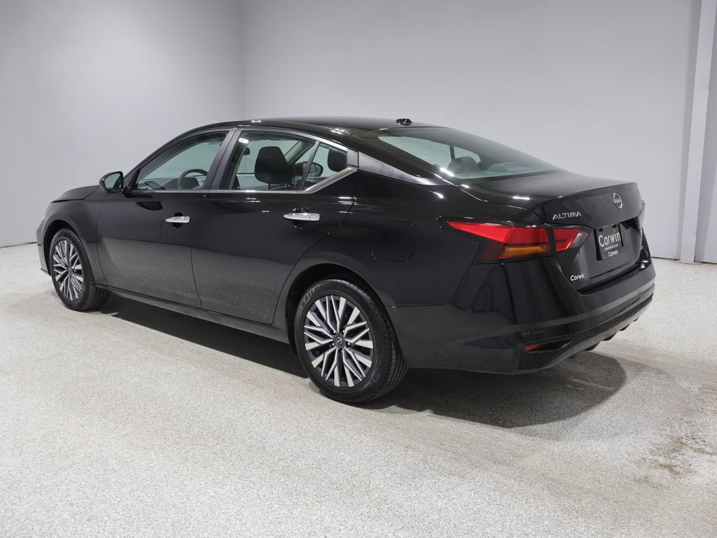 Used 2025 Nissan Altima 2.5 SV AWD/4WD image 4