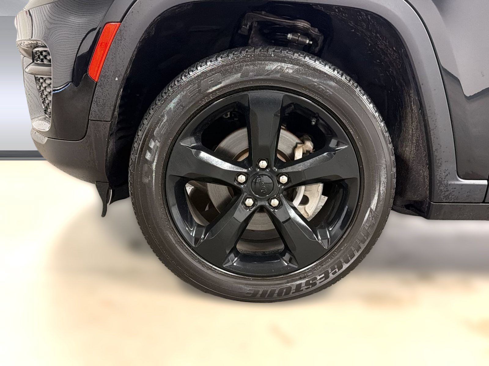Used 2023 Jeep Grand Cherokee Altitude AWD/4WD image 12