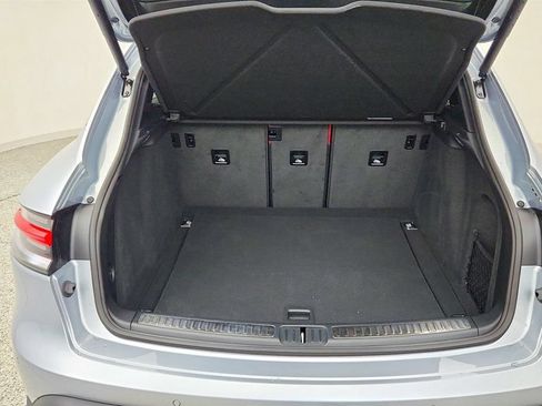 Used 2025 Porsche Macan AWD/4WD image 23