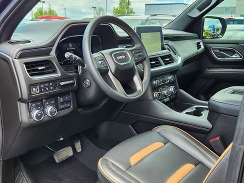 Used 2024 GMC Yukon AT4 w/ Technology Package AWD/4WD image 7