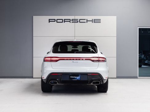 Certified 2026 Porsche Macan AWD/4WD image 6