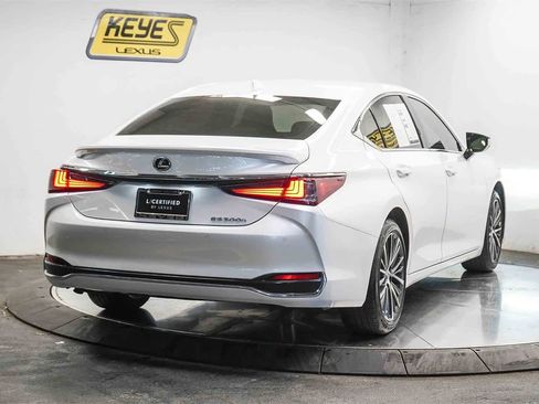 Used 2025 Lexus ES 300h w/ Premium Package image 4