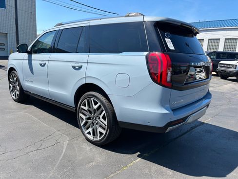 Used 2025 Ford Expedition Platinum w/ Platinum Ultimate Package AWD/4WD image 5