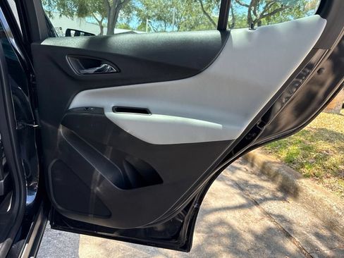 Used 2023 Chevrolet Equinox LS FWD image 22
