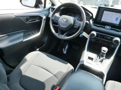 Used 2021 Toyota RAV4 LE AWD/4WD image 9