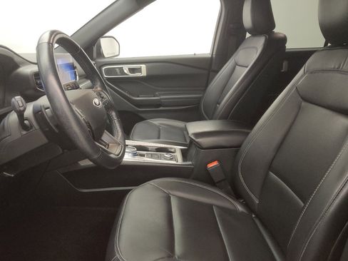 Used 2020 Ford Explorer XLT w/ Equipment Group 202A image 17