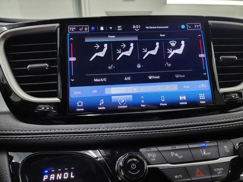 Used 2024 Chrysler Pacifica Limited image 53