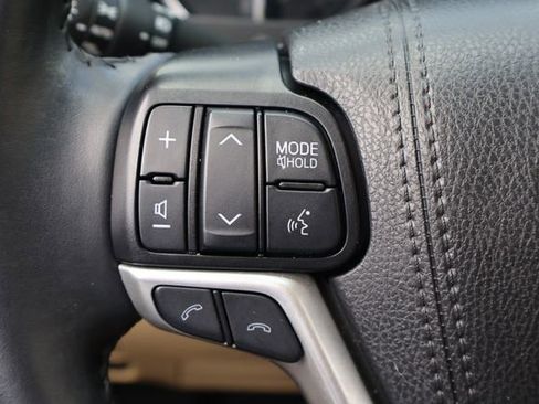 Used 2019 Toyota Highlander Limited image 23