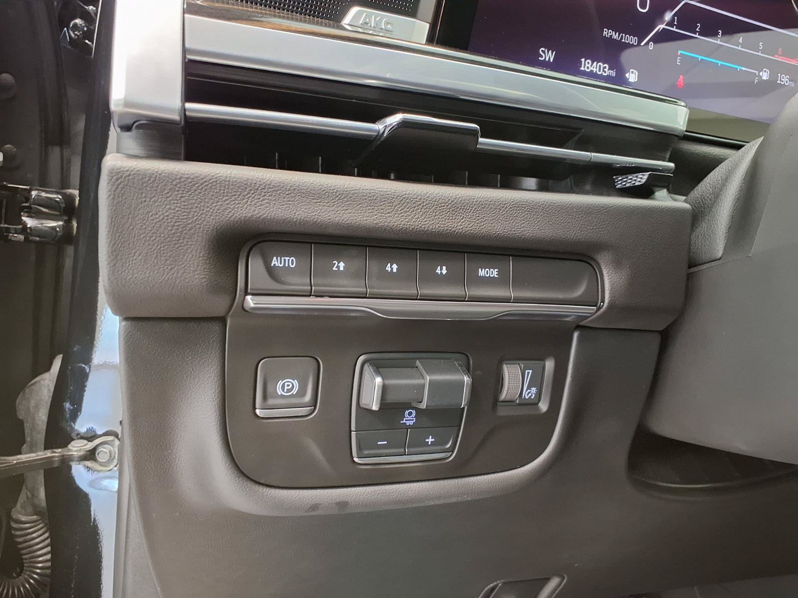 Certified 2025 Cadillac Escalade ESV Premium Luxury w/ LPO, Radiant Package AWD/4WD image 24