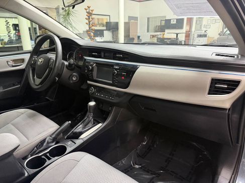 Used 2016 Toyota Corolla LE FWD image 18