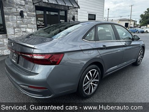 Used 2026 Volkswagen Jetta SE FWD image 8