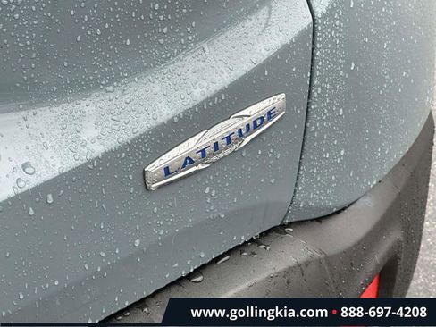 Used 2017 Jeep Renegade Latitude w/ Cold Weather Group AWD/4WD image 9