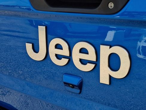 Used 2022 Jeep Gladiator Overland w/ Popular Equipment Package AWD/4WD image 32