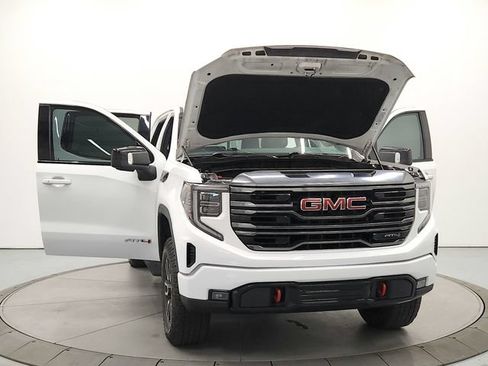 Used 2022 GMC Sierra 1500 AT4 w/ AT4 Preferred Package AWD/4WD image 10