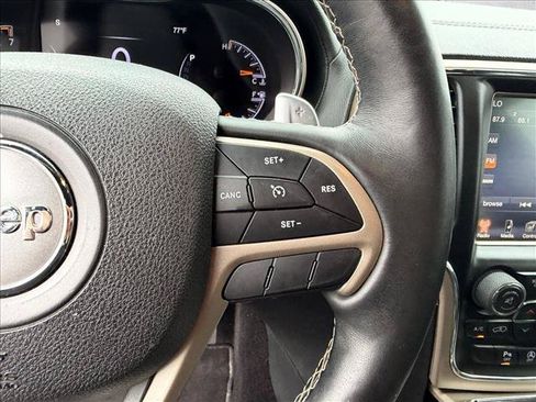Used 2017 Jeep Grand Cherokee Overland AWD/4WD image 16