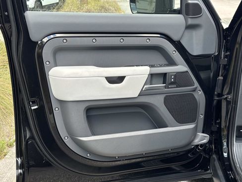New 2026 Land Rover Defender 110 X-Dynamic SE AWD/4WD image 18