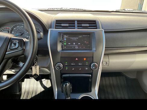 Used 2015 Toyota Camry LE FWD image 4