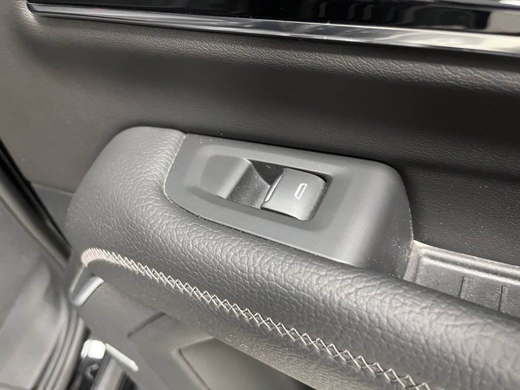 Used 2025 GMC Yukon Denali w/ LPO, Floor Liner Package AWD/4WD image 50