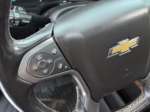 Used 2020 Chevrolet Suburban Premier w/ Premier Plus Edition image 17