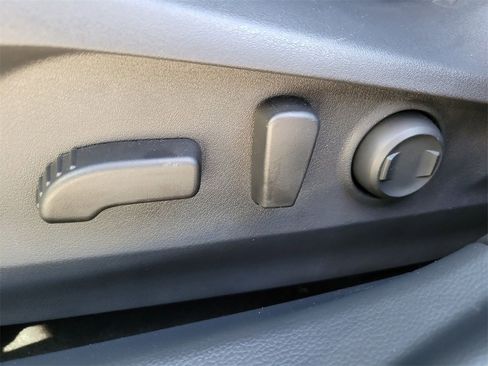 Used 2025 Subaru Outback Premium w/ Popular Package #1A image 17