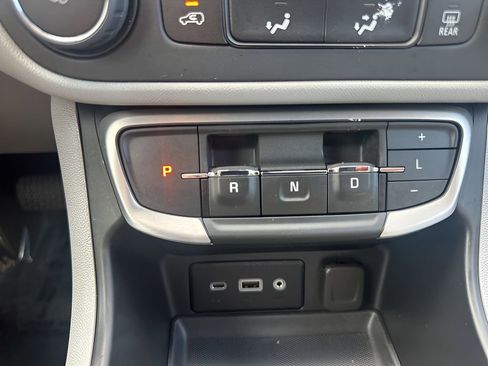 Used 2024 GMC Terrain SLE image 15