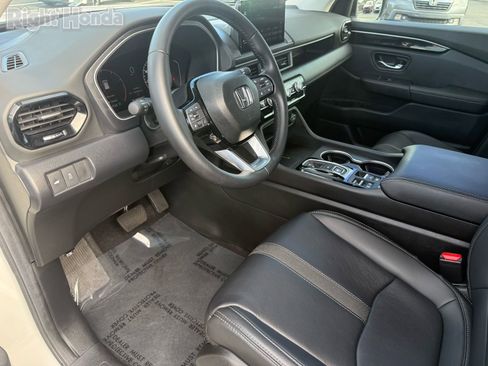 Certified 2025 Honda Pilot Touring image 12