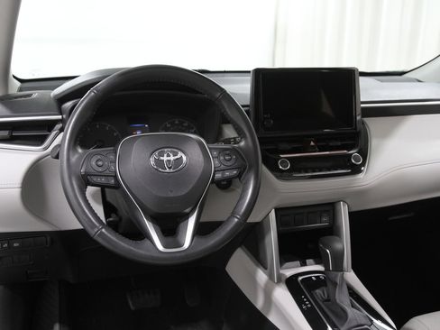 Used 2024 Toyota Corolla Cross LE image 6