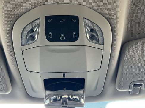 Used 2023 Chrysler Voyager LX image 16