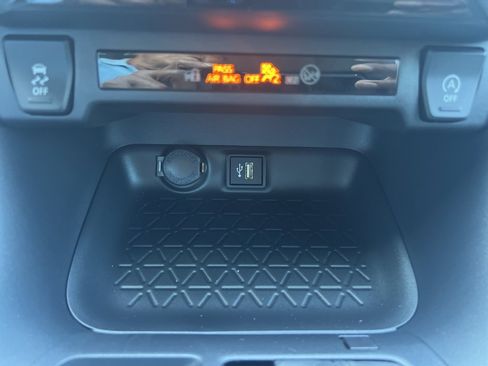 Used 2025 Toyota RAV4 XLE image 40