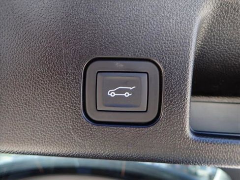 New 2025 Chevrolet Equinox EV RS image 9