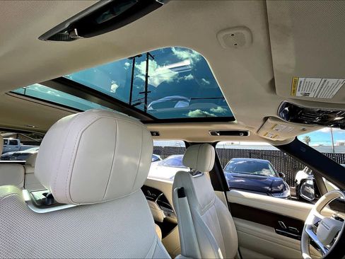 Used 2023 Land Rover Range Rover Long Wheelbase SE image 24