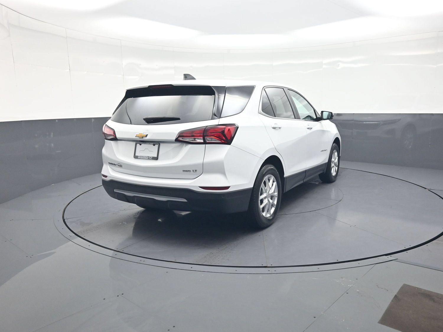 Used 2024 Chevrolet Equinox LT AWD/4WD image 3